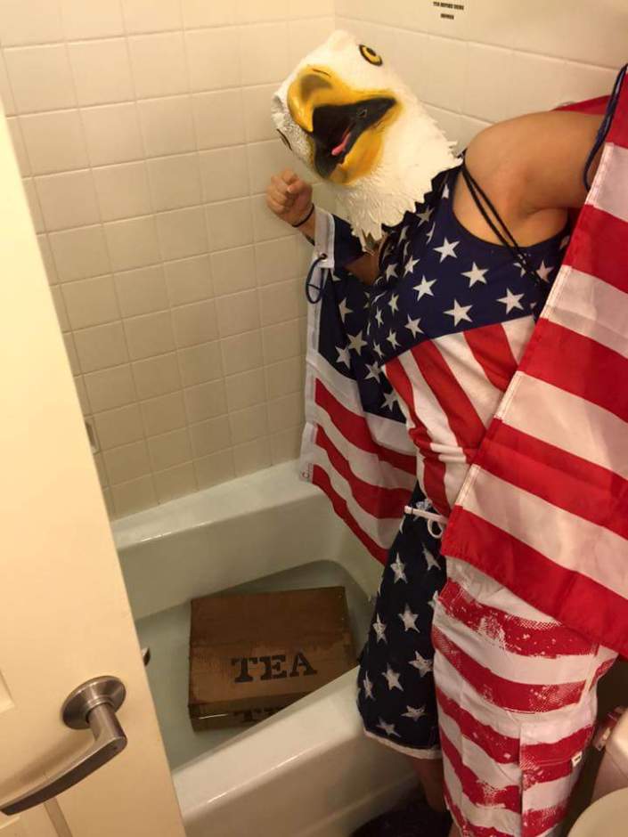 This person has a beautiful mind - crashing a British party, 'MURICA style. 